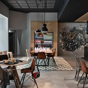 Moxy Lyon Airport França
